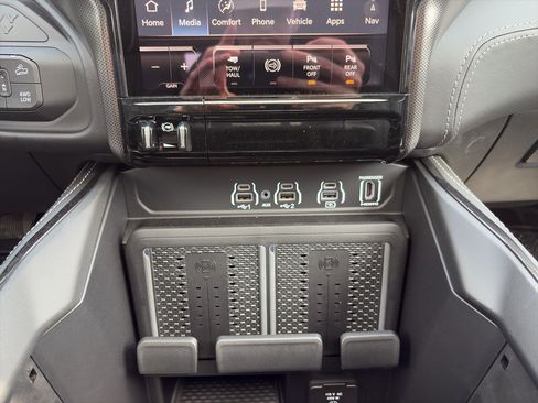 New 2026 RAM 2500 Limited AWD/4WD image 21