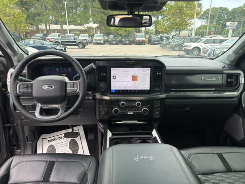 Used 2025 Ford F250 Lariat w/ Lariat Ultimate Package AWD/4WD image 12