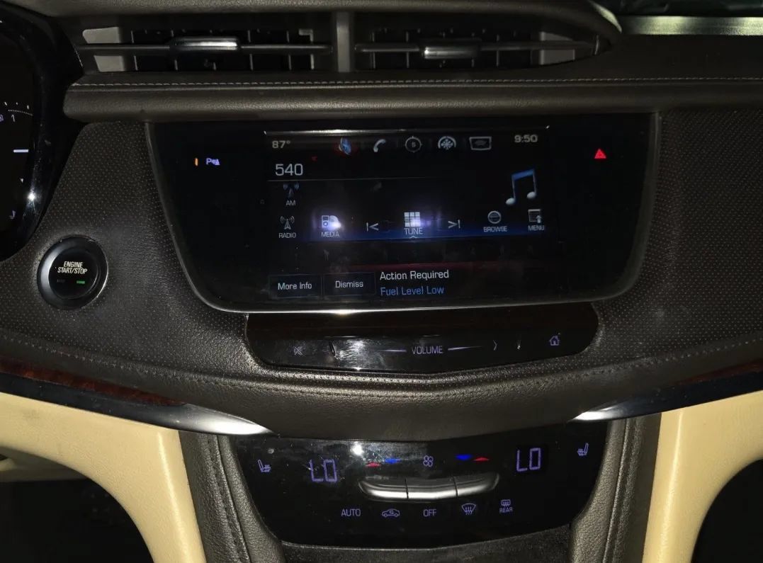 Used 2018 Cadillac XT5 Luxury w/ Driver Awareness Package FWD image 10