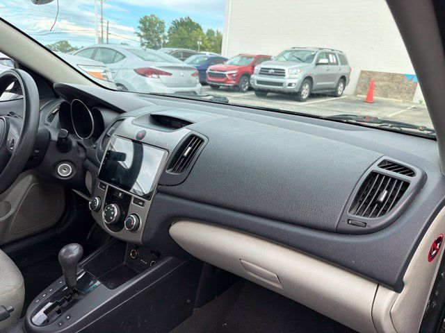 Used 2010 Kia Forte EX w/ Fuel Economy Pkg FWD image 17