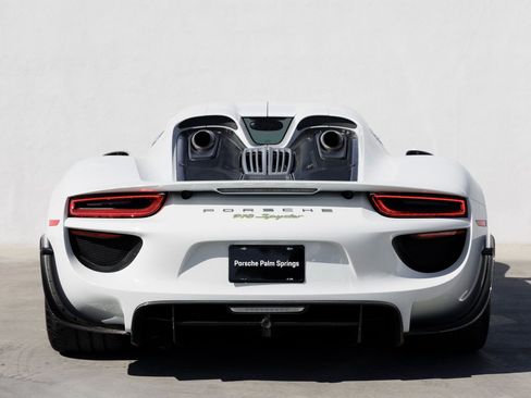 Used 2015 Porsche 918 Spyder image 6