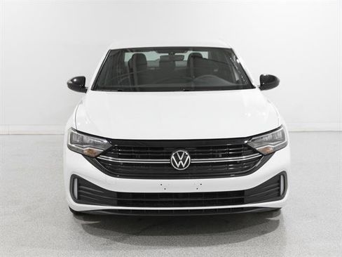 Used 2023 Volkswagen Jetta Sport image 2