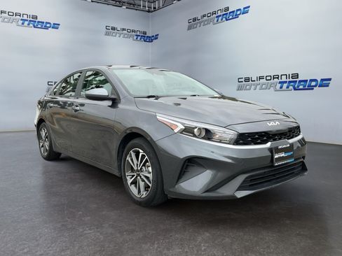 Used 2023 Kia Forte LXS FWD image 3