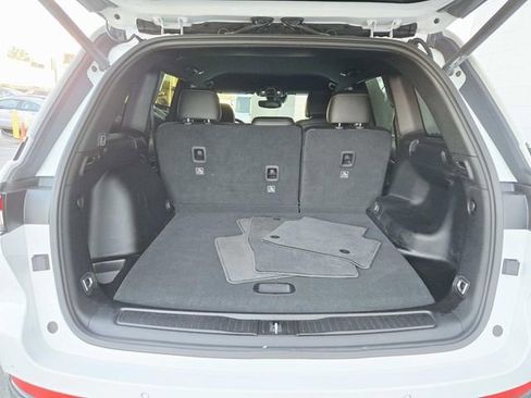 Used 2024 Jeep Grand Cherokee Limited w/ Black Appearance Package image 10