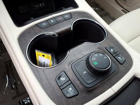 Used 2023 GMC Acadia Denali w/ Denali Ultimate Package AWD/4WD image 30