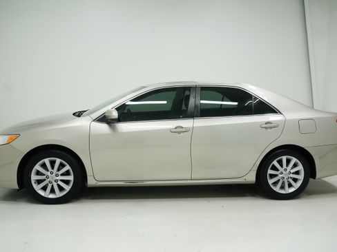 Used 2014 Toyota Camry XLE FWD image 7