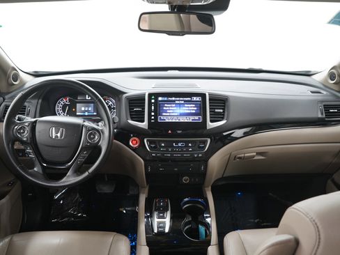 Used 2016 Honda Pilot Touring image 14