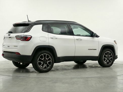 Used 2025 Jeep Compass Trailhawk image 9
