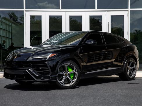 Used 2022 Lamborghini Urus AWD/4WD image 1
