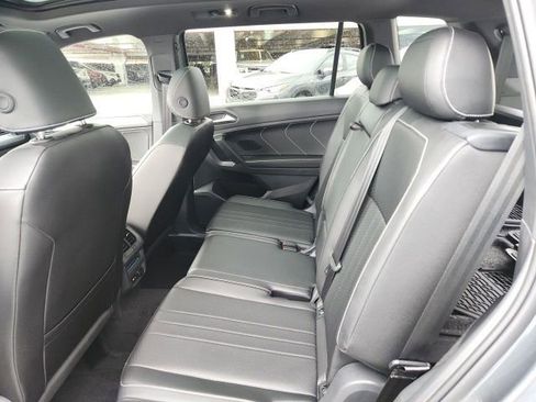 Used 2024 Volkswagen Tiguan SE R-Line image 19