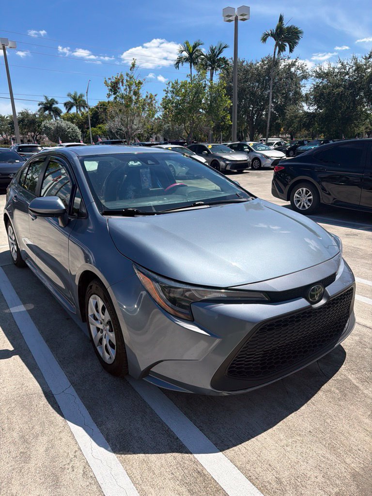 Used 2022 Toyota Corolla LE FWD image 1