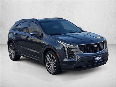 Used 2020 Cadillac XT4 Sport w/ Enhanced Visibility Package FWD image 3