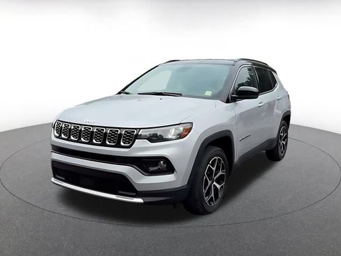 Used 2025 Jeep Compass Limited AWD/4WD image 5