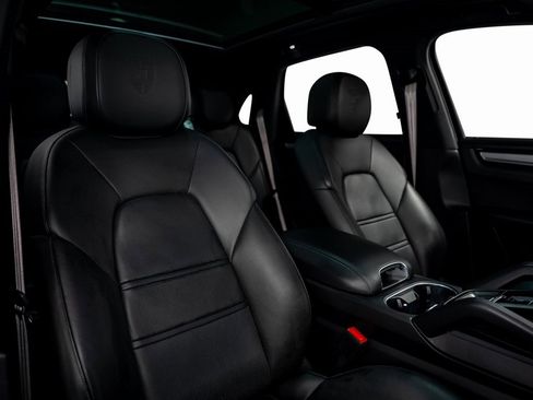 Used 2022 Porsche Cayenne S Platinum image 32