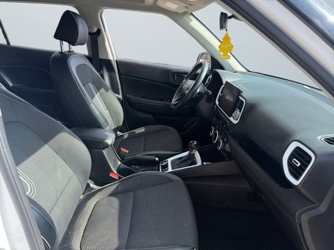 Used 2022 Hyundai Venue Limited w/ Cargo Package FWD image 18