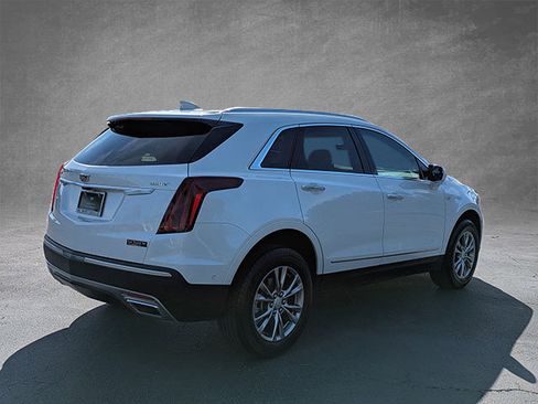 Certified 2022 Cadillac XT5 Premium Luxury w/ Technology Package image 6