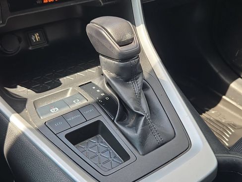 Used 2023 Toyota RAV4 LE FWD image 18