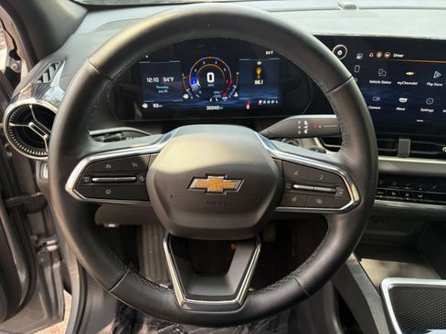 Used 2025 Chevrolet Equinox LT FWD image 23