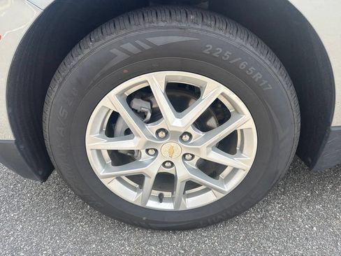 Used 2024 Chevrolet Equinox LT FWD image 11
