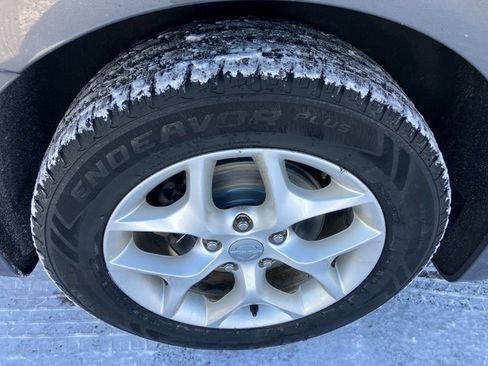 Used 2017 Chrysler Pacifica Touring-L w/ Tire & Wheel Group image 28
