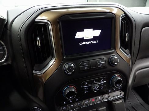 Used 2021 Chevrolet Silverado 1500 High Country w/ Technology Package image 17