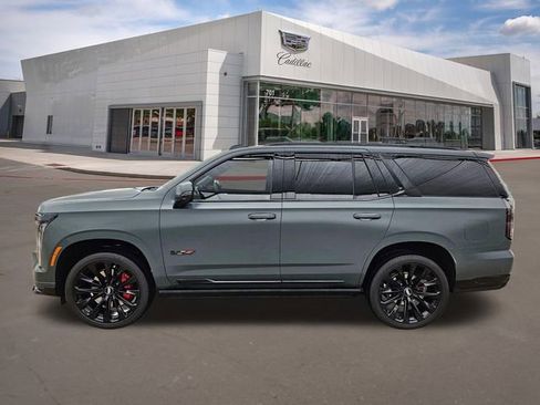 Used 2025 Cadillac Escalade V w/ LPO, ONYX Package image 3