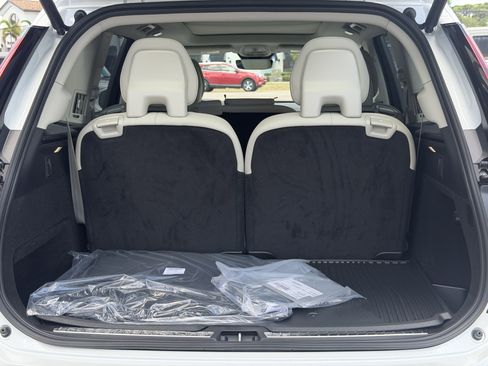 New 2026 Volvo XC90 B6 Ultra w/ Protection Package AWD/4WD image 9