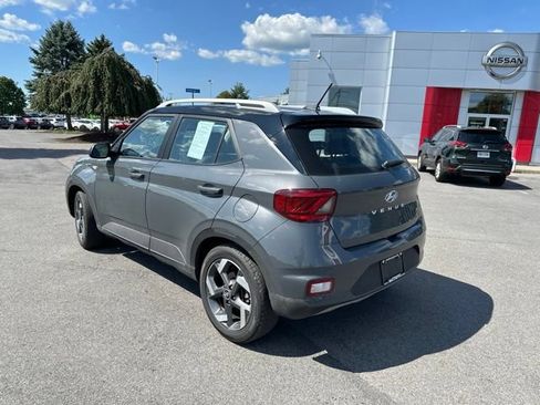 Used 2026 Hyundai Venue SEL FWD image 3