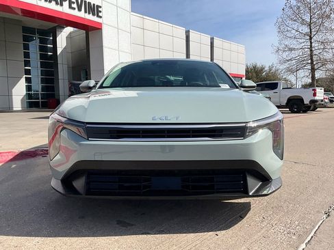 Used 2025 Kia K4 LXS image 3