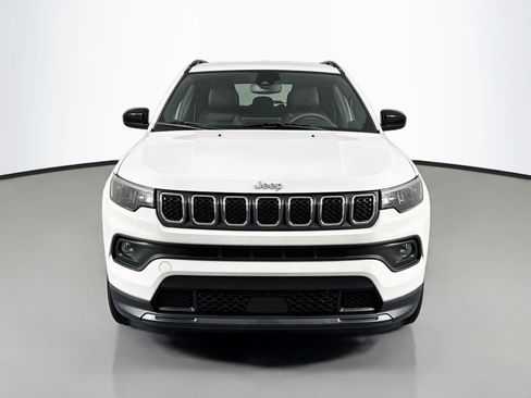 Used 2023 Jeep Compass Latitude AWD/4WD image 2