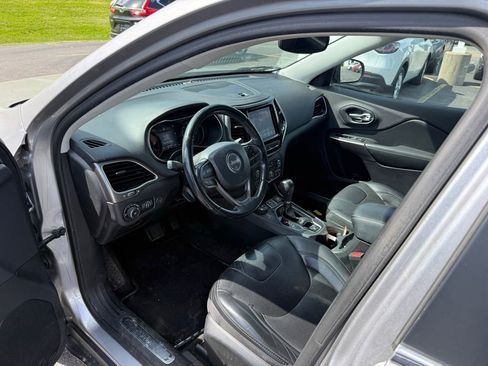 Used 2019 Jeep Cherokee Limited AWD/4WD image 7