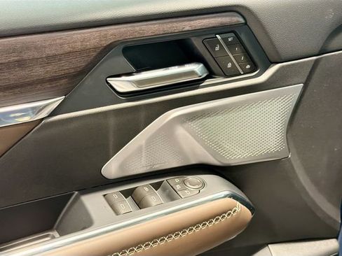 New 2026 GMC Acadia Denali Ultimate w/ LPO, Floor Liner Package image 16