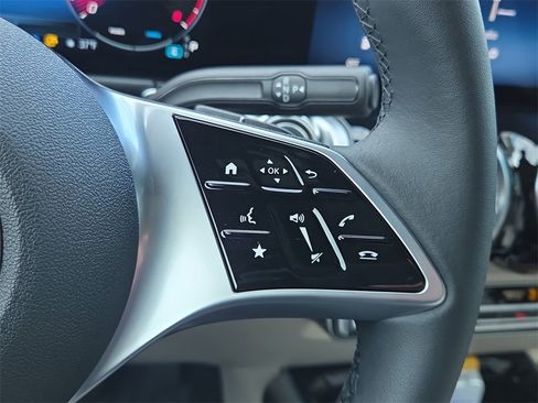 New 2025 Mercedes-Benz GLB 250 4MATIC image 25