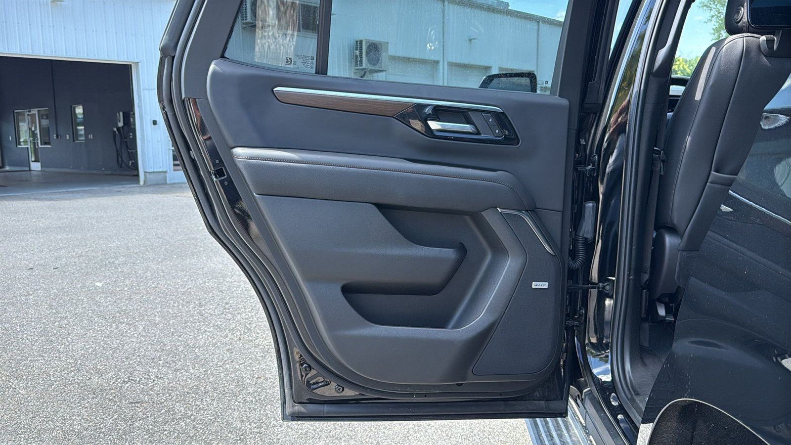 Used 2025 Chevrolet Tahoe High Country AWD/4WD image 26