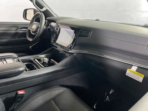 Used 2022 Jeep Wagoneer Series II w/ Flexible Seating Group image 29