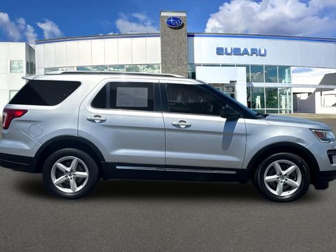 Used 2018 Ford Explorer XLT FWD image 6