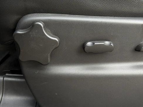 Used 2013 Chevrolet Tahoe LT RWD image 24