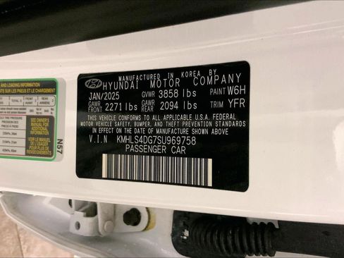 Used 2025 Hyundai Elantra SEL FWD image 32