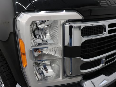 Used 2023 Ford F250 XLT w/ FX4 Off-Road Package image 21