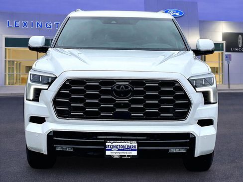 Used 2025 Toyota Sequoia Platinum AWD/4WD image 2
