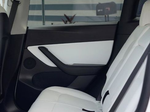 Used 2020 Tesla Model Y Long Range AWD/4WD image 16