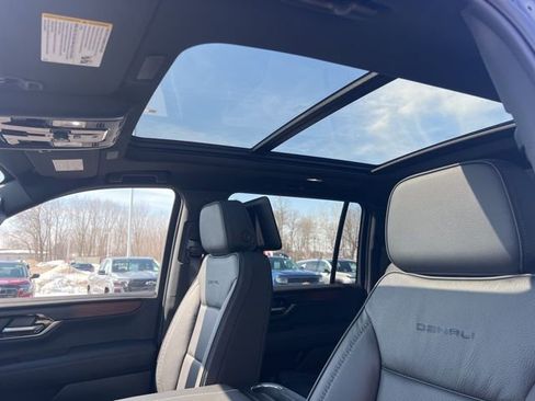 Used 2026 GMC Yukon XL Denali w/ Denali Reserve Package AWD/4WD image 12