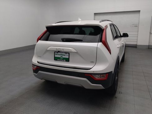 Used 2023 Kia Niro EX FWD image 7