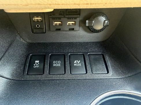 Used 2019 Toyota Highlander XLE AWD/4WD image 19
