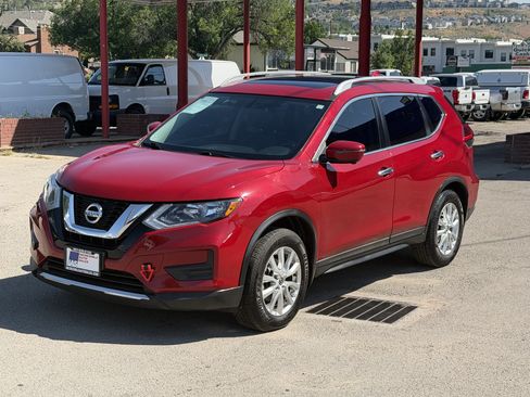 Used 2017 Nissan Rogue SV AWD/4WD image 2