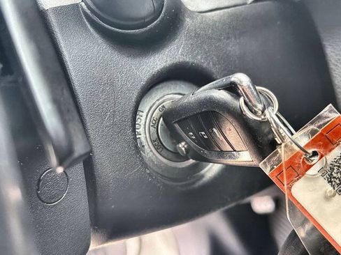 Used 2019 Toyota Camry SE FWD image 16