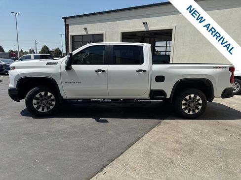 Used 2025 Chevrolet Silverado 2500 Custom w/ Custom Value Package AWD/4WD image 4