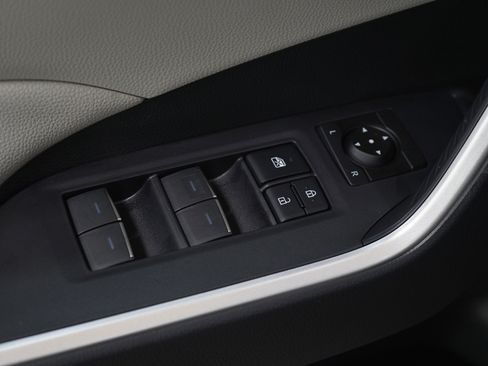 Used 2025 Toyota RAV4 XLE AWD/4WD image 21