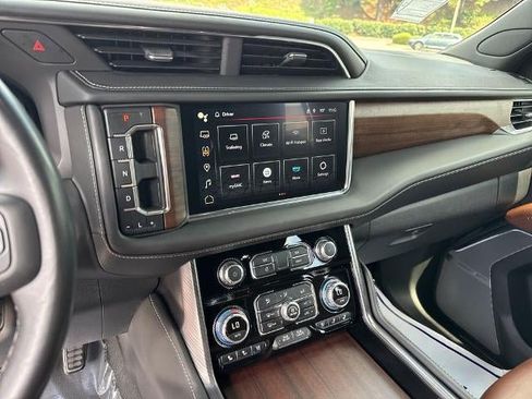 Used 2023 GMC Yukon Denali Ultimate AWD/4WD image 32
