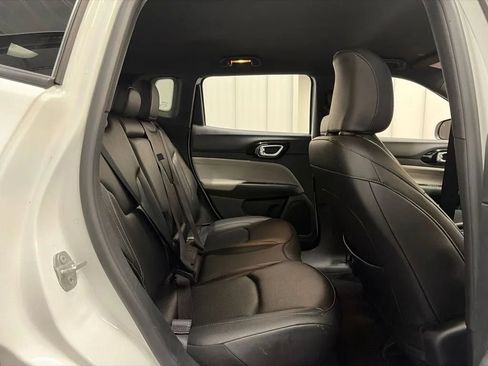 Used 2025 Jeep Compass Limited AWD/4WD image 19